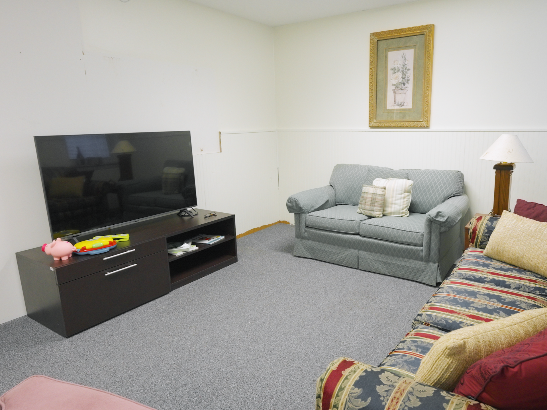 simluation living room with couches 